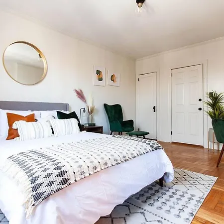 4 Bedroom Sun Drenched & Designer * New York