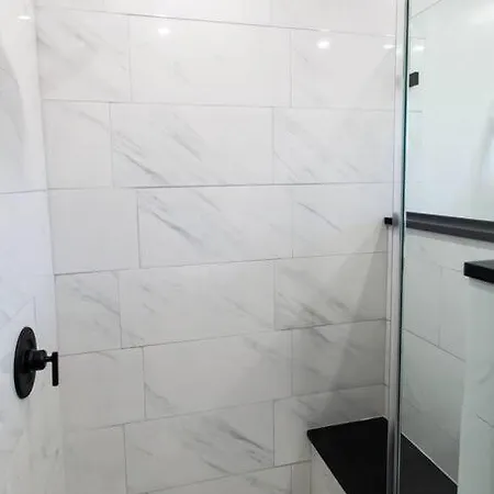 4 Bedroom Sun Drenched & Designer * New York