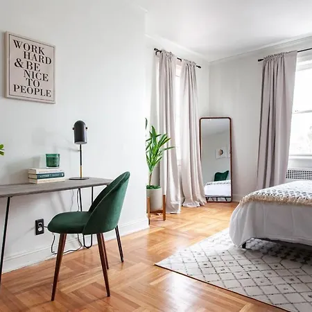 4 Bedroom Sun Drenched & Designer Holiday home New York