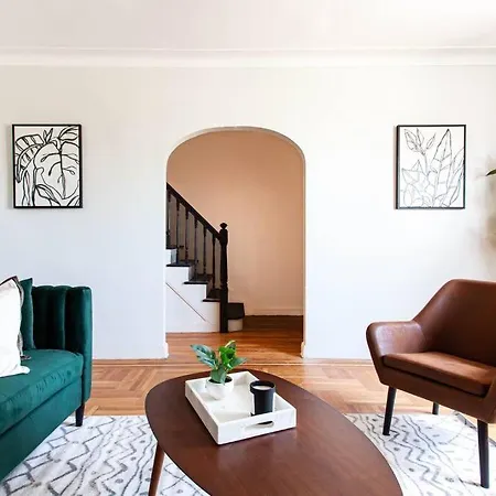 4 Bedroom Sun Drenched & Designer