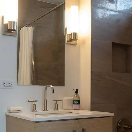 Apartment Landing Modern With Amazing Amenities *