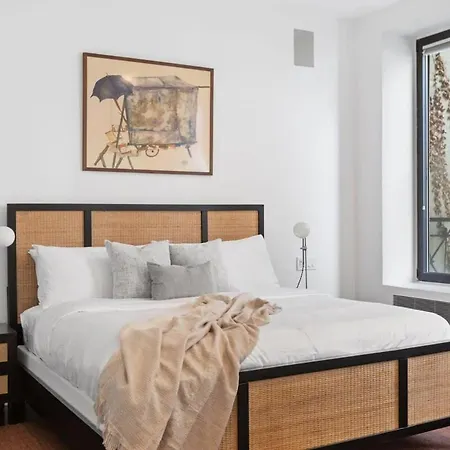 Chelsea Canvas Ii By Rovetravel Large 3br Duplex Apartment