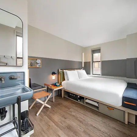 Moxy Nyc Times Square Hotel 3*