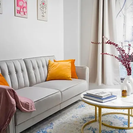 Large Upper East Side 1bd Elevator Rooftop Apartment New York