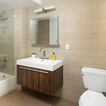 Large Upper East Side 1bd Elevator Rooftop Apartment New York