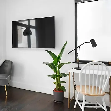 Large Upper East Side 1bd Elevator Rooftop New York