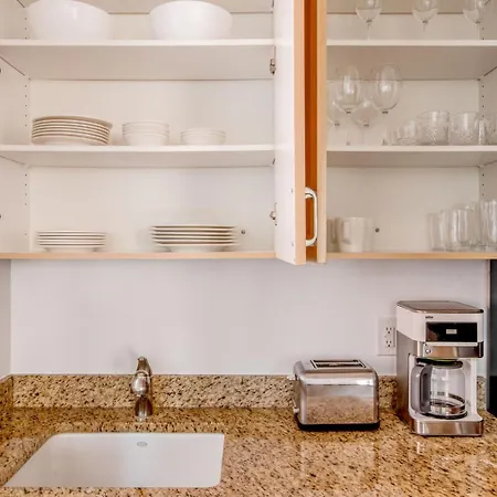 Apartment Midtown 1br W Doorman Gym Nr Times Square Nyc-1208 *