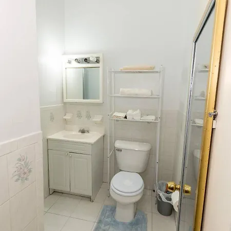 Comfortable One Bedroom New York