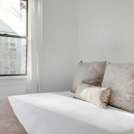 Williamsburg 2br W Wd Private Deck Nr Ferry Nyc-707 Apartment *