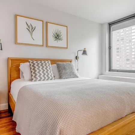 Midtown 1br W Doorman Gym Nr Times Square Nyc-1208 *