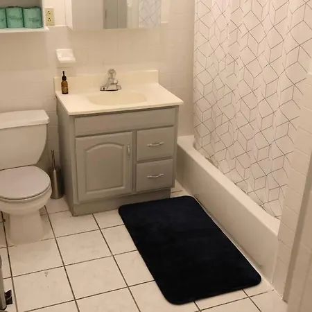 Beautiful & Massive 4 Bdr With Bonus Perks! Apartment