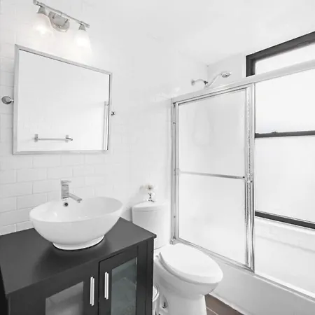 139-2e West Village 1br Value Apartment
