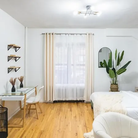74-1a New In Prime Uws - Gym In Building New York
