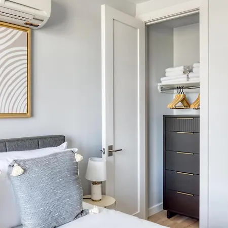 Dumbo 2br W Wd Roof Gym Nr Timeout Building Nyc-960 New York