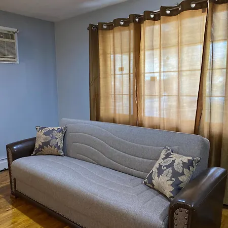 Haus Serenity Homestay New York