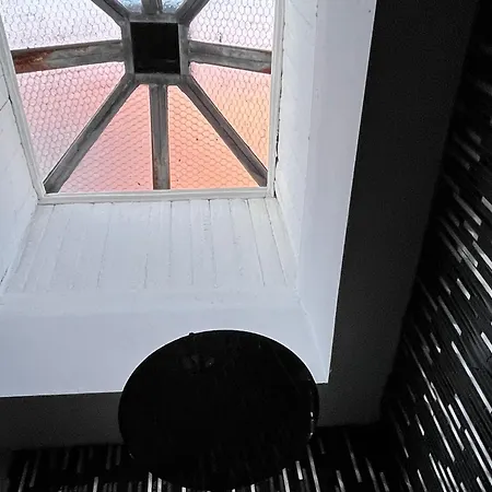 Holiday home Gem Of A Free-standing Family House In Great Neighborhood