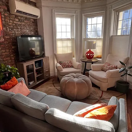 Holiday home Gem Of A Free-standing Family House In Great Neighborhood *
