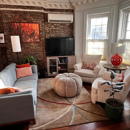 Gem Of A Free-standing Family House In Great Neighborhood Holiday home