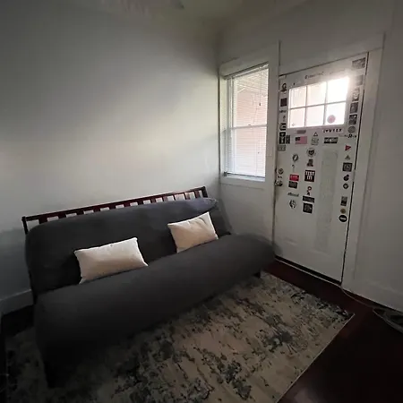 Holiday home Gem Of A Free-standing Family House In Great Neighborhood