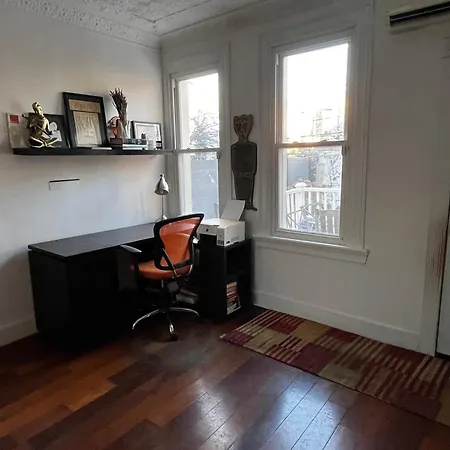 Gem Of A Free-standing Family House In Great Neighborhood Holiday home