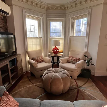 Gem Of A Free-standing Family House In Great Neighborhood Holiday home