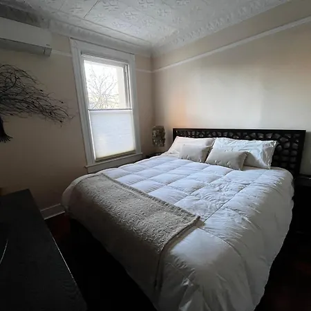 Gem Of A Free-standing Family House In Great Neighborhood Holiday home New York