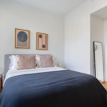 Les 1br W Lounge Gym Roofdeck Nr Park Nyc-1379