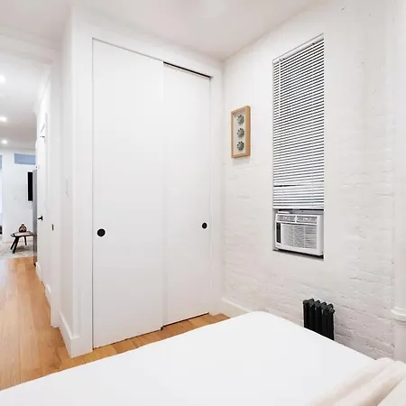 Apartment 1288-3rs New Renovated 2 Bedrooms *