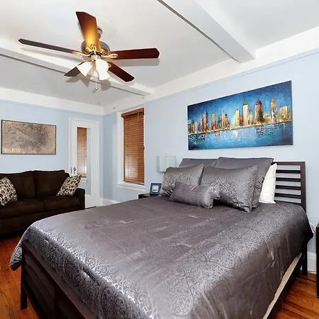 Apartment East Side 3 Bed 1 Bath *