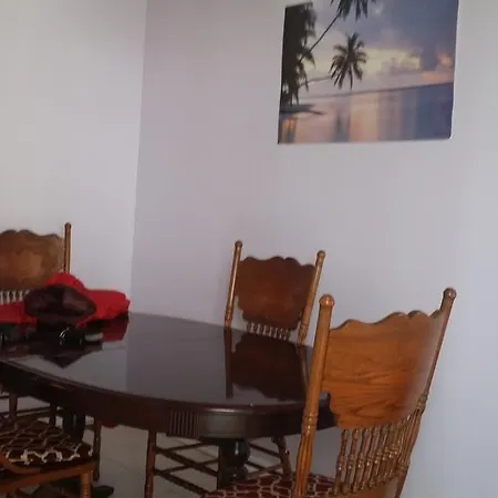 Forest Hills Three Bedrooms *