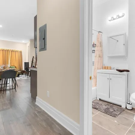 Charming 2br Bkyrd Near Williamsburg Apartment