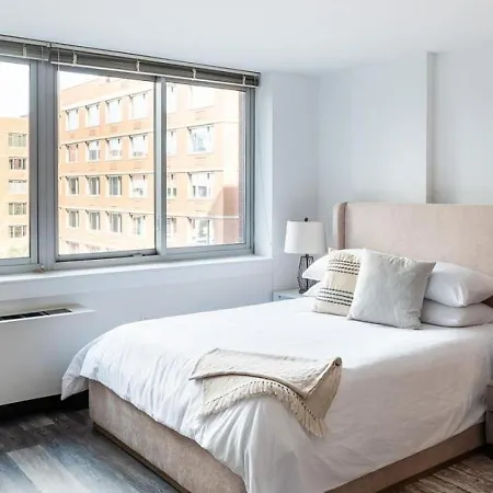 Landing - Modern With Amazing Amenities * New York
