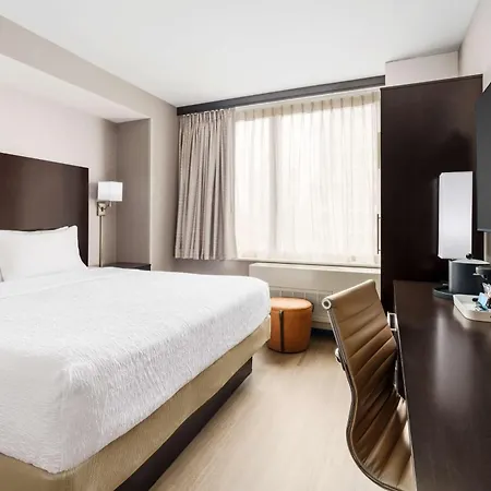 Hampton Times Square Hotel 3*