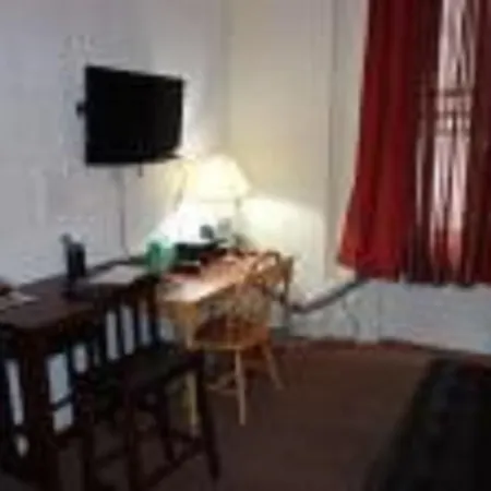 50th & 2nd Apartment *