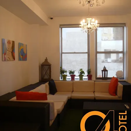 Hostel Q4 And New York