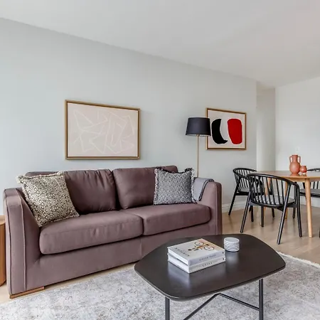 Midtown 2br W Gym Doorman Nr Times Square Nyc-1400 Apartment