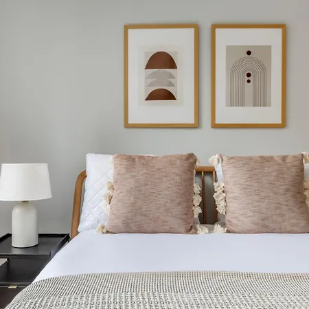 Midtown 2br W Gym Doorman Nr Times Square Nyc-1400 New York