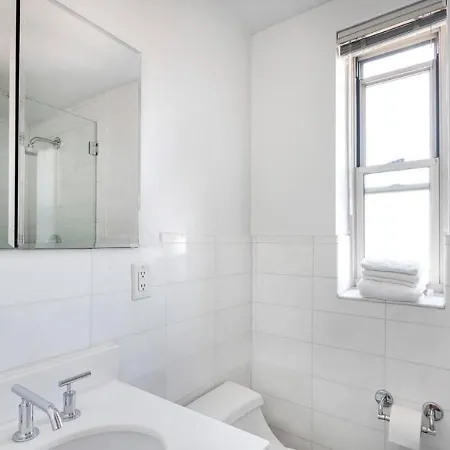 Lovely 4 Bedroom In Nyc! Apartment