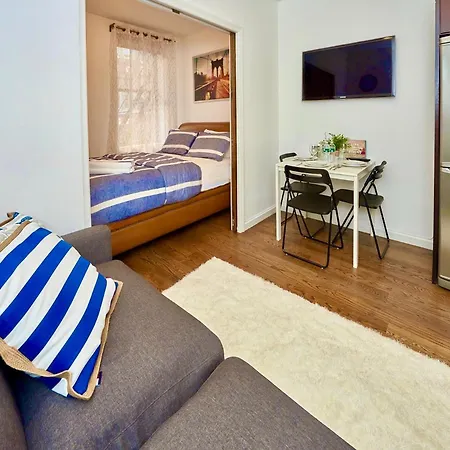 2 Bedroom Cozy Unit In Lower Manhattan Apartment