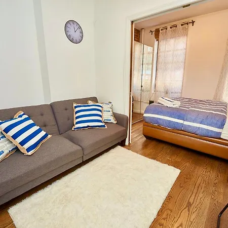 2 Bedroom Cozy Unit In Lower Manhattan Apartment