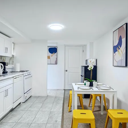 Luxury Lower Ground 2bd - Manhattan
