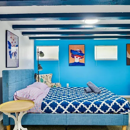 Luxury Lower Ground 2bd - Manhattan