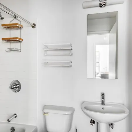 Apartment Uws 1br W Doorman Elevator Nr Park Nyc-777 *