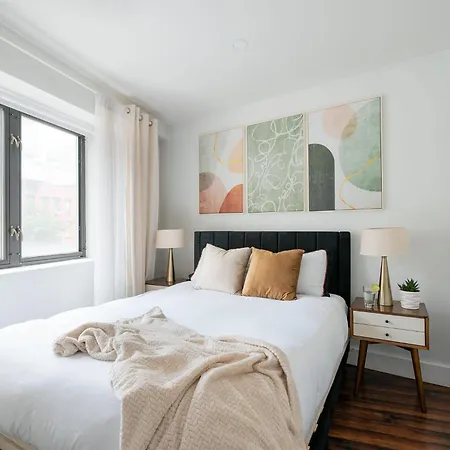 809-3a 1br Columbus Circle Elevator W D