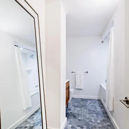 Immaculate 2bd 2ba At Ues