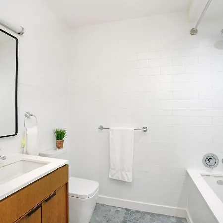 Immaculate 2bd 2ba At Ues *