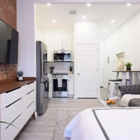 Magnificent 3 Bedroom Apt In Nyc