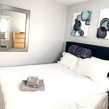 Apartment 3 Bedroom Duplex W Large Backyard