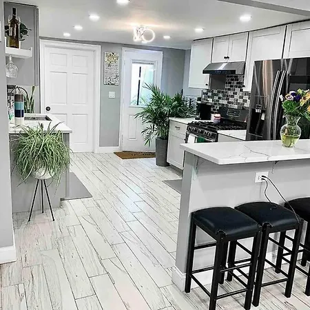 Apartment 3 Bedroom Duplex W Large Backyard New York
