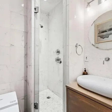 Luxurious 3 Bedroom Beautifully Renovated Loft New York